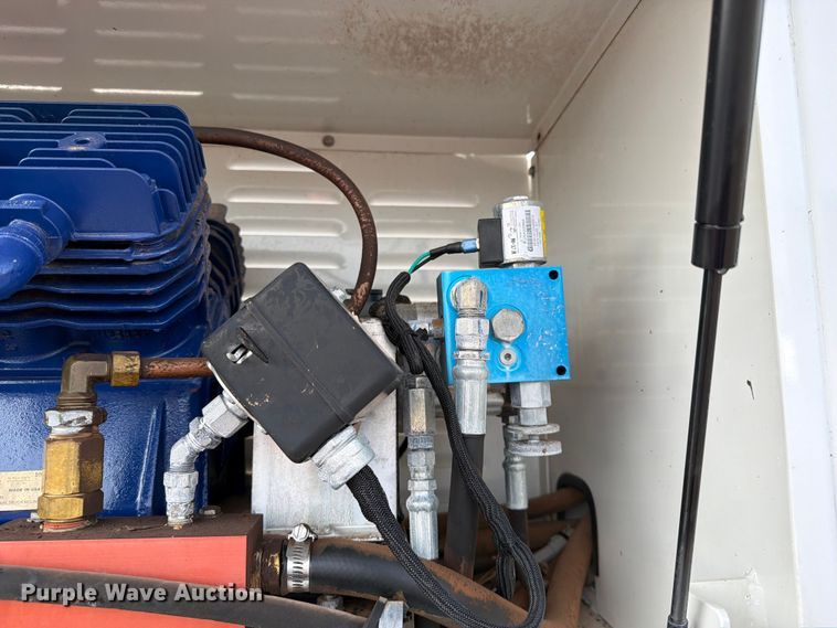 image for item FB4997 2014 Peterbilt 337 utility / service truck
