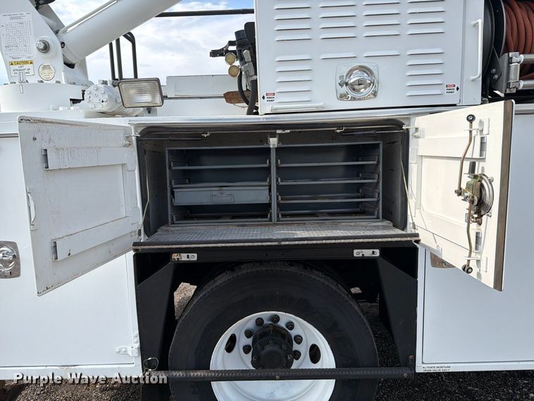 image for item FB4997 2014 Peterbilt 337 utility / service truck