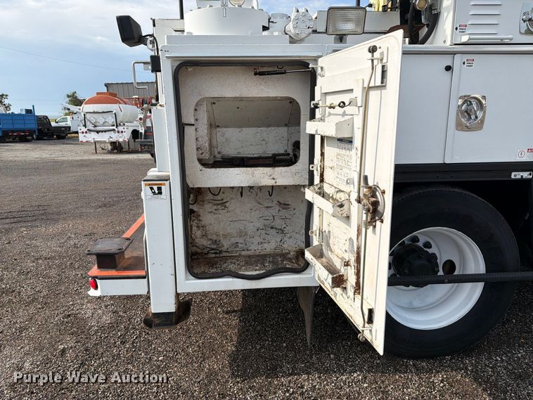 image for item FB4997 2014 Peterbilt 337 utility / service truck