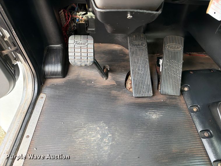 image for item FB4997 2014 Peterbilt 337 utility / service truck