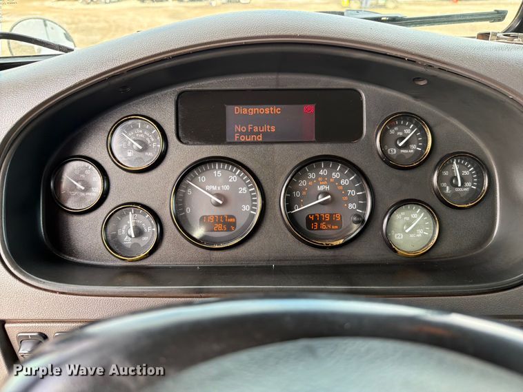 image for item FB4997 2014 Peterbilt 337 utility / service truck