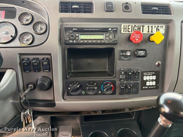 image for item FB4997 2014 Peterbilt 337 utility / service truck