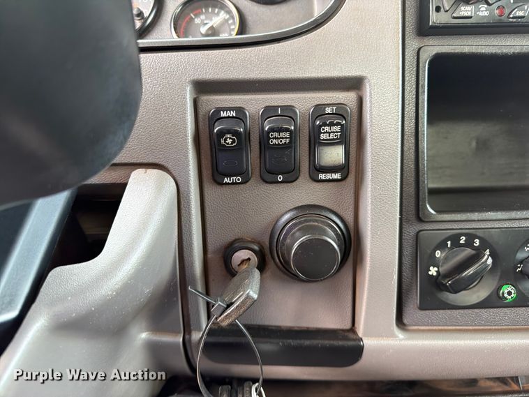 image for item FB4997 2014 Peterbilt 337 utility / service truck