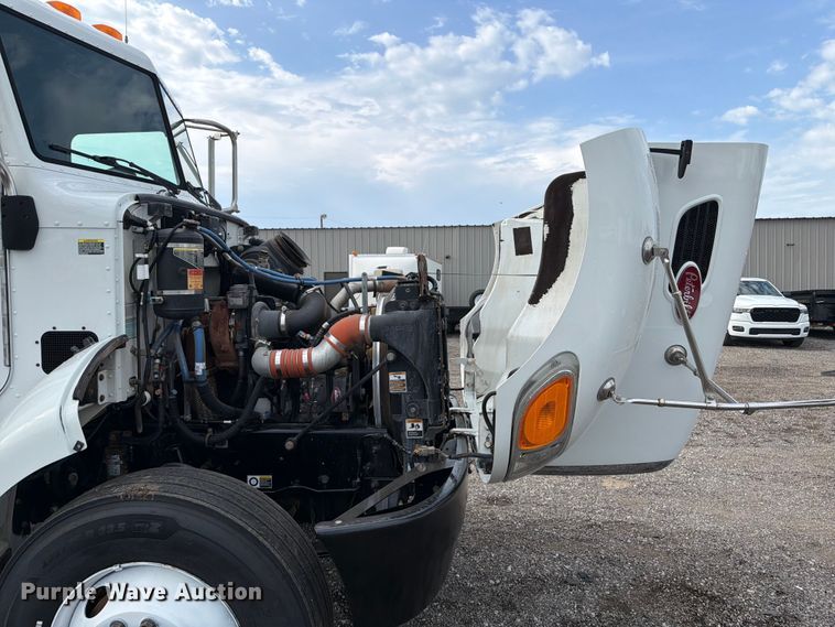 image for item FB4997 2014 Peterbilt 337 utility / service truck
