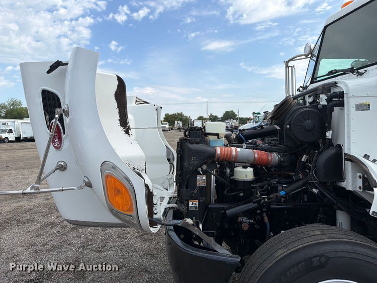 image for item FB4997 2014 Peterbilt 337 utility / service truck