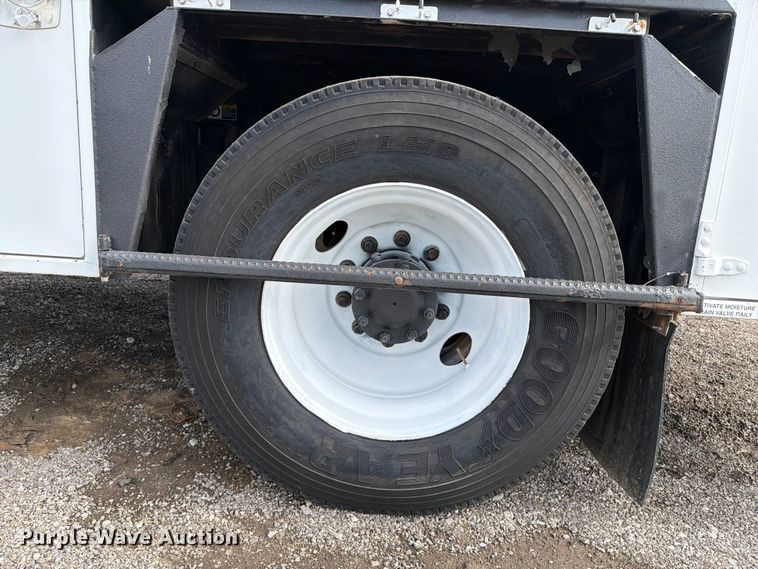 image for item FB4997 2014 Peterbilt 337 utility / service truck