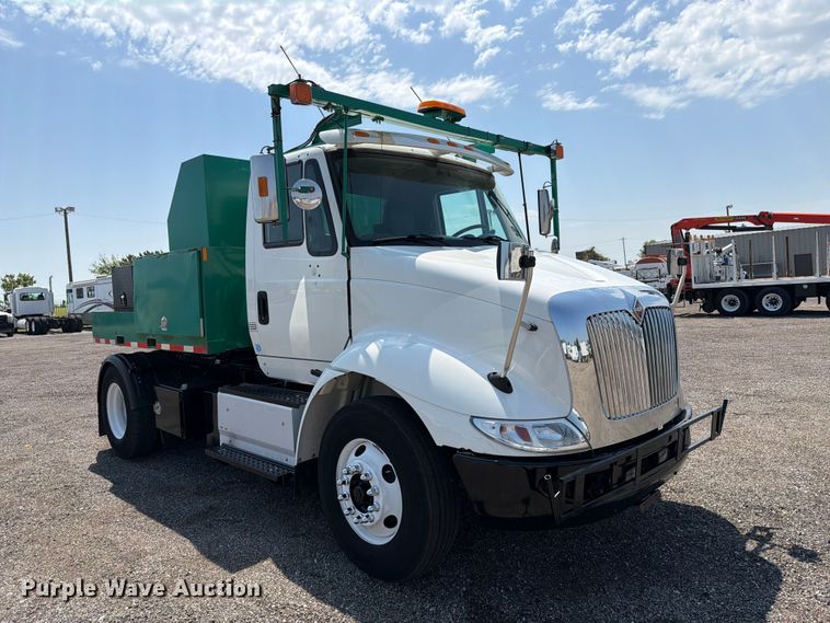 image for item FB4999 2016 International TranStar 8600 toter truck
