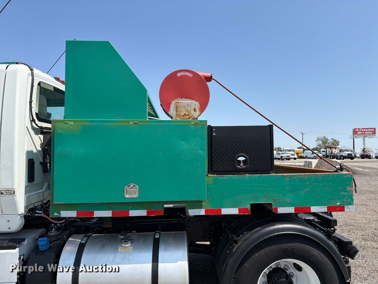 image for item FB4999 2016 International TranStar 8600 toter truck