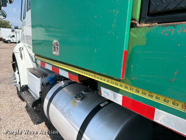 image for item FB4999 2016 International TranStar 8600 toter truck