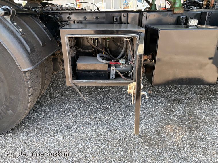 image for item FB4999 2016 International TranStar 8600 toter truck