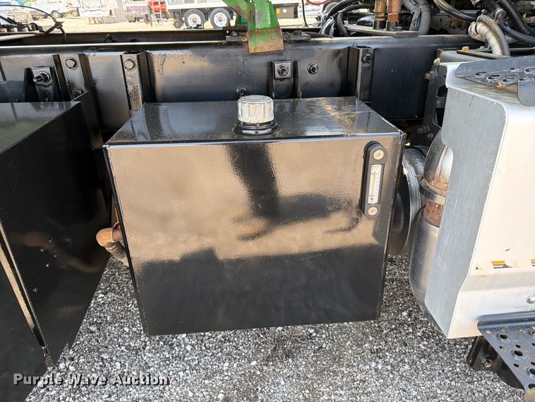 image for item FB4999 2016 International TranStar 8600 toter truck