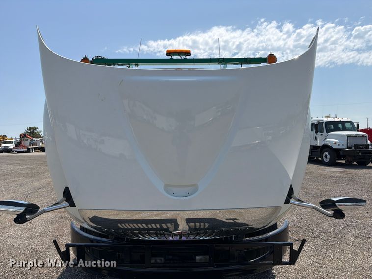 image for item FB4999 2016 International TranStar 8600 toter truck
