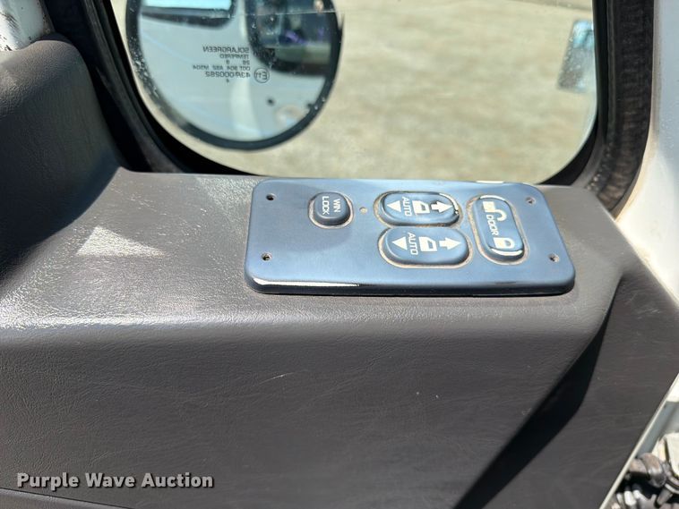 image for item FB4999 2016 International TranStar 8600 toter truck