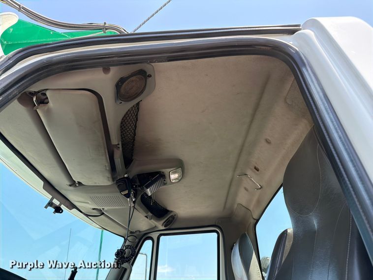 image for item FB4999 2016 International TranStar 8600 toter truck