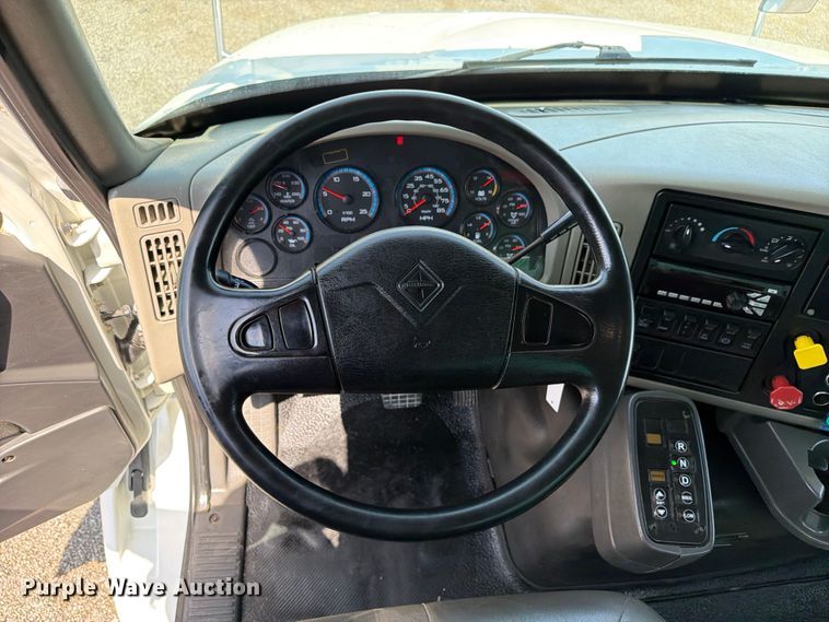 image for item FB4999 2016 International TranStar 8600 toter truck