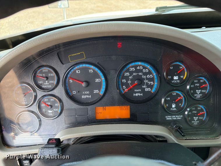image for item FB4999 2016 International TranStar 8600 toter truck