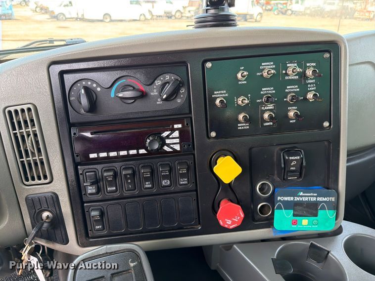 image for item FB4999 2016 International TranStar 8600 toter truck