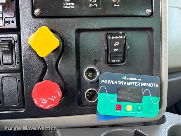 image for item FB4999 2016 International TranStar 8600 toter truck