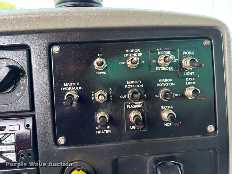 image for item FB4999 2016 International TranStar 8600 toter truck