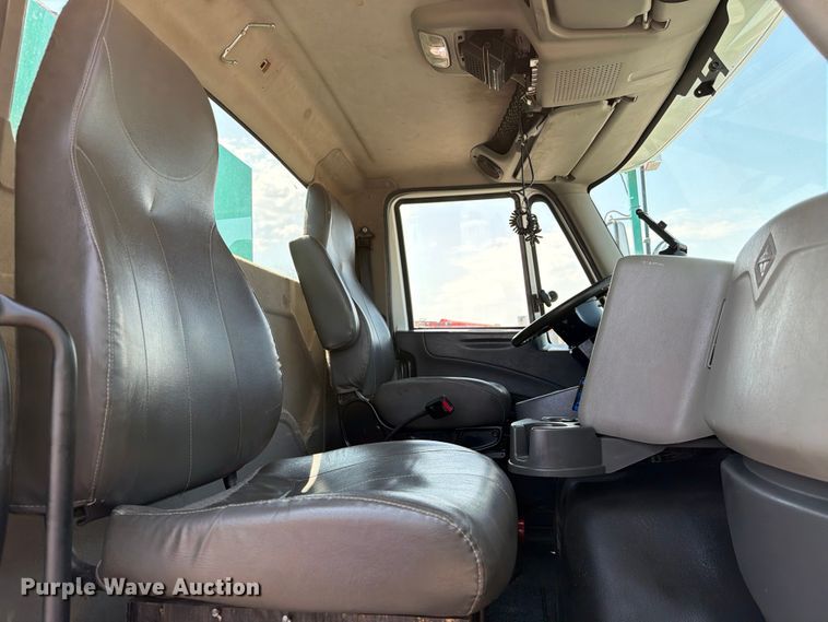 image for item FB4999 2016 International TranStar 8600 toter truck