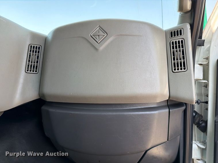 image for item FB4999 2016 International TranStar 8600 toter truck