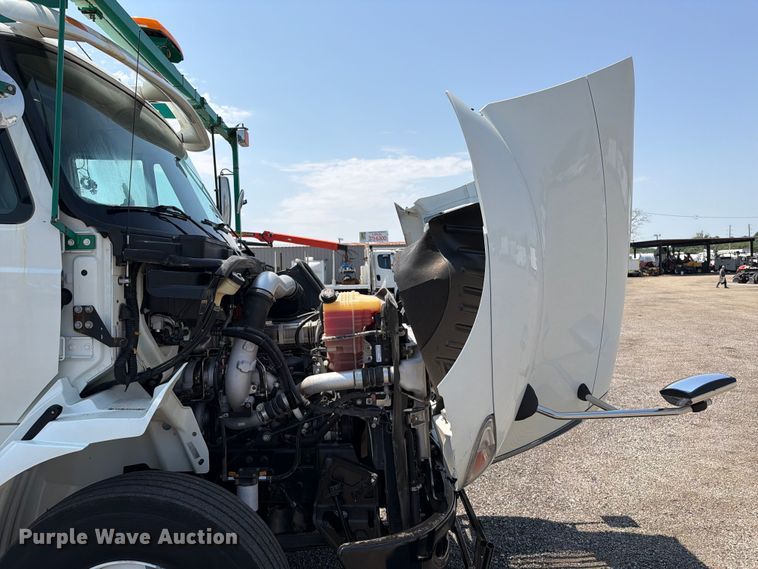 image for item FB4999 2016 International TranStar 8600 toter truck