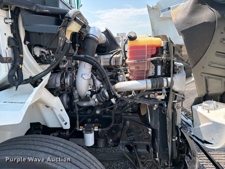 image for item FB4999 2016 International TranStar 8600 toter truck