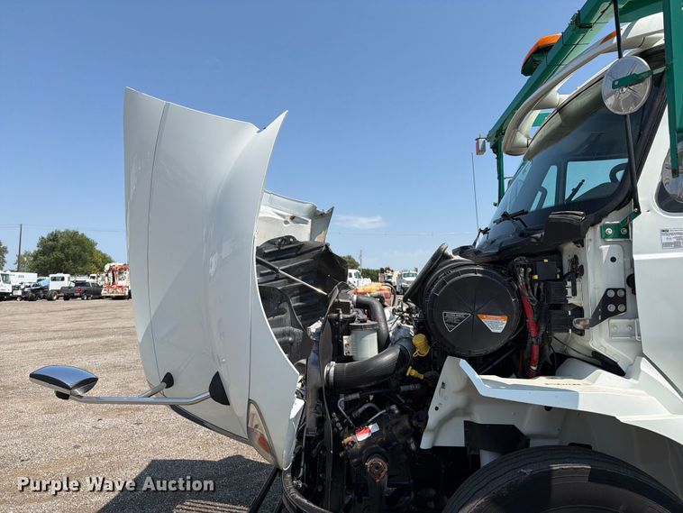 image for item FB4999 2016 International TranStar 8600 toter truck