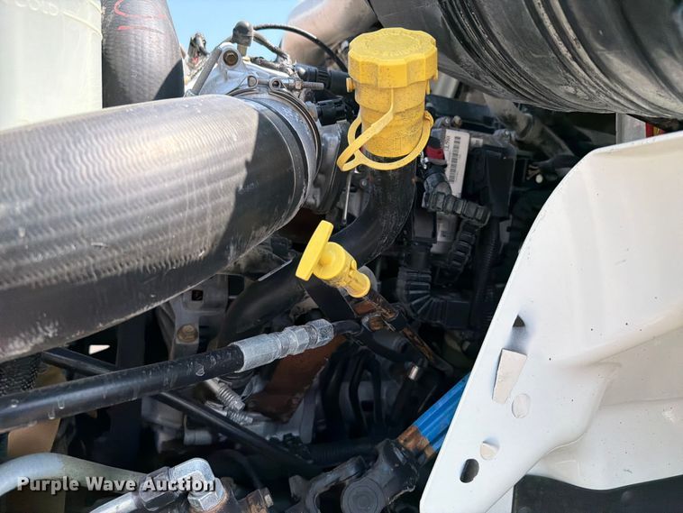 image for item FB4999 2016 International TranStar 8600 toter truck