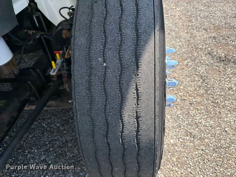 image for item FB4999 2016 International TranStar 8600 toter truck