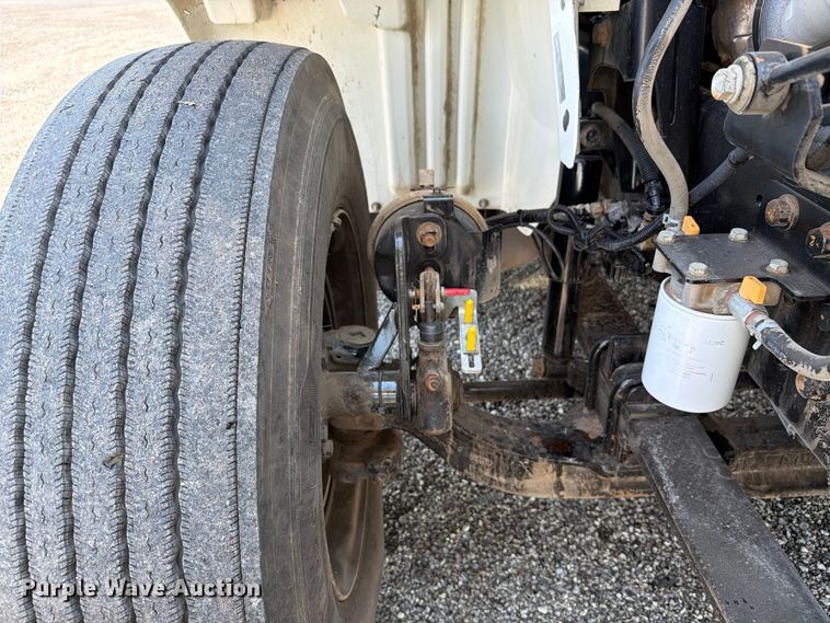 image for item FB4999 2016 International TranStar 8600 toter truck