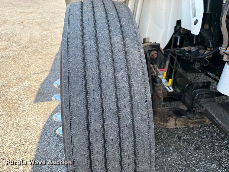 image for item FB4999 2016 International TranStar 8600 toter truck
