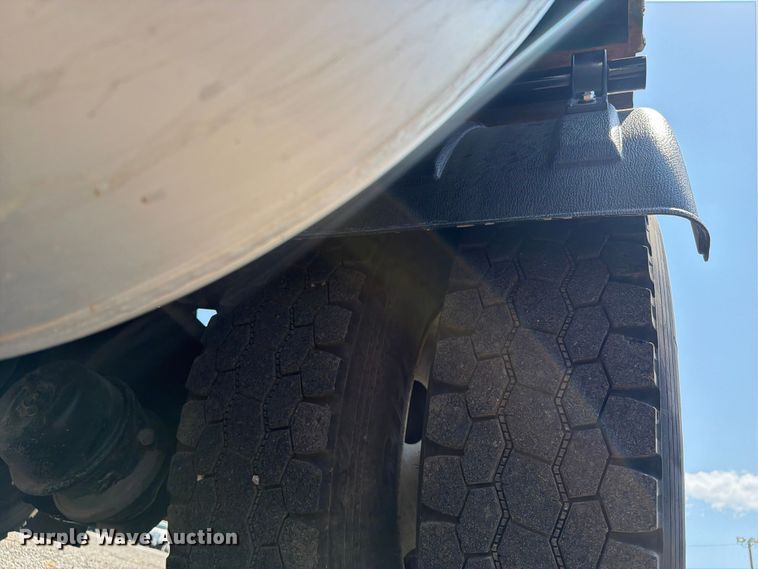 image for item FB4999 2016 International TranStar 8600 toter truck