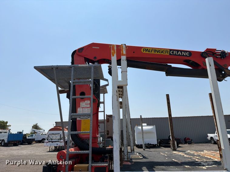 image for item FB5000 2010 Freightliner Business Class M2 crane truck