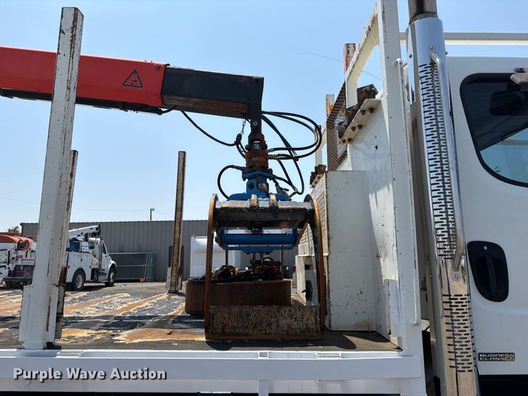 image for item FB5000 2010 Freightliner Business Class M2 crane truck