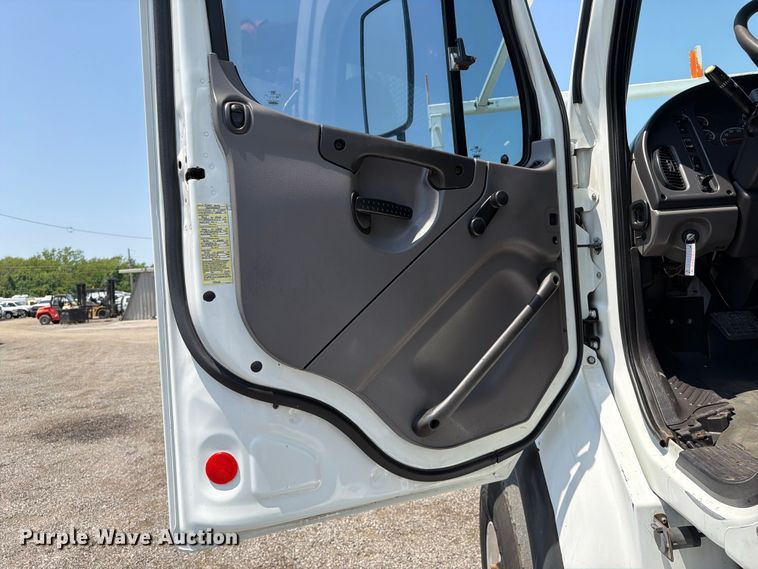 image for item FB5000 2010 Freightliner Business Class M2 crane truck