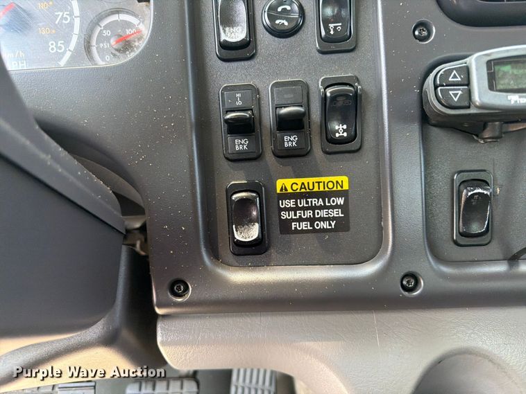 image for item FB5000 2010 Freightliner Business Class M2 crane truck