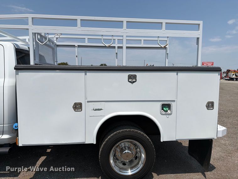 image for item FB5011 2016 RAM 4500 Crew Cab utility / service truck