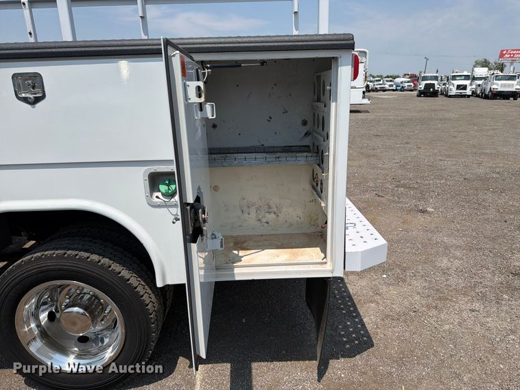 image for item FB5011 2016 RAM 4500 Crew Cab utility / service truck