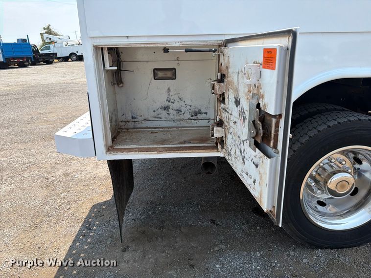 image for item FB5011 2016 RAM 4500 Crew Cab utility / service truck