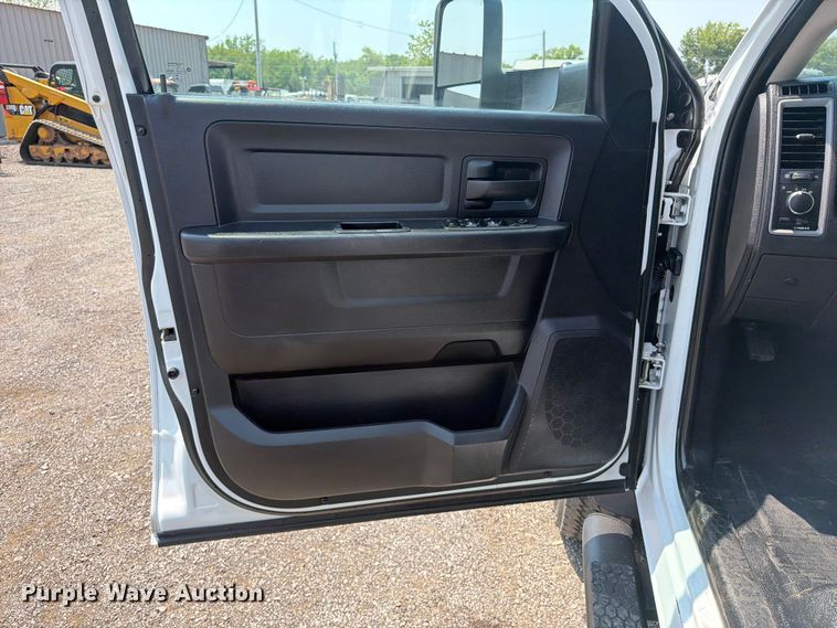 image for item FB5011 2016 RAM 4500 Crew Cab utility / service truck