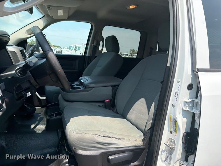 image for item FB5011 2016 RAM 4500 Crew Cab utility / service truck