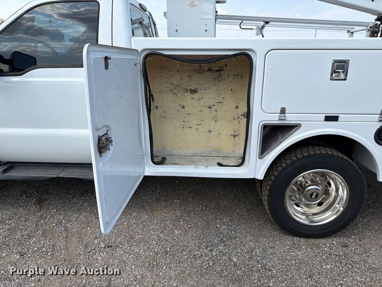 image for item FB5014 2011 Ford F450 Super Duty bucket truck