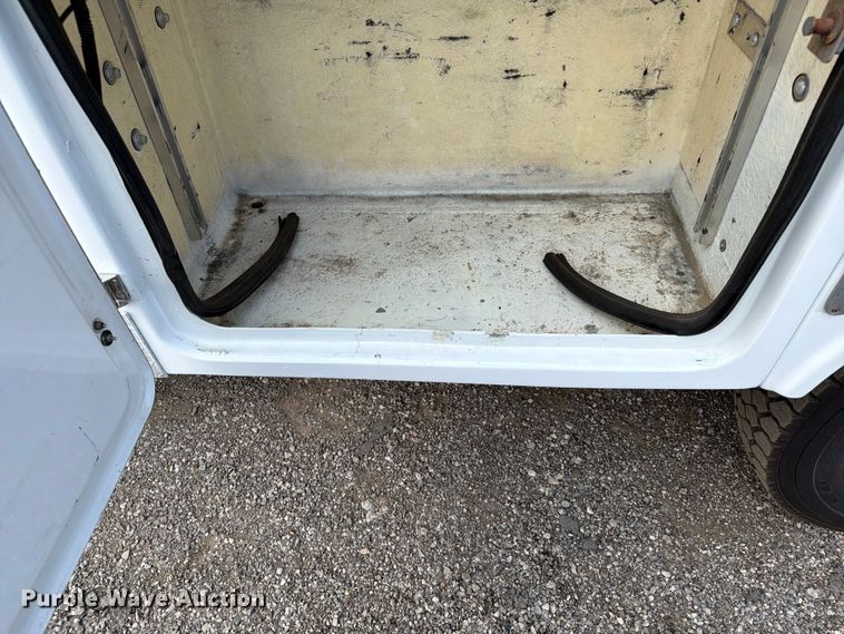 image for item FB5014 2011 Ford F450 Super Duty bucket truck