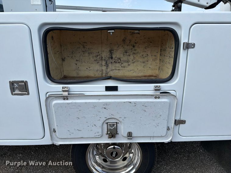image for item FB5014 2011 Ford F450 Super Duty bucket truck