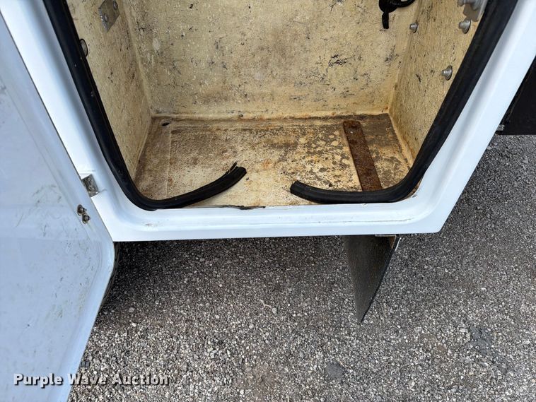 image for item FB5014 2011 Ford F450 Super Duty bucket truck