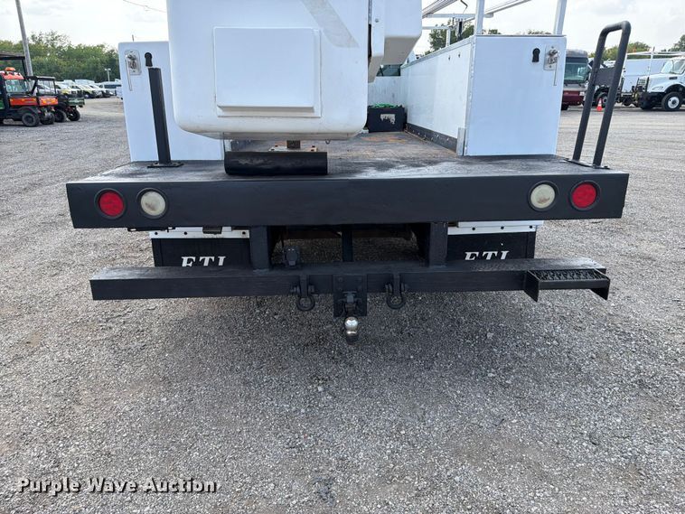 image for item FB5014 2011 Ford F450 Super Duty bucket truck