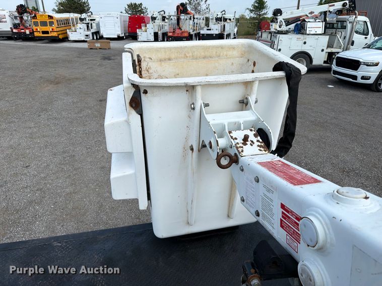 image for item FB5014 2011 Ford F450 Super Duty bucket truck