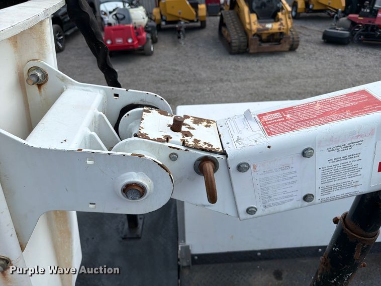 image for item FB5014 2011 Ford F450 Super Duty bucket truck