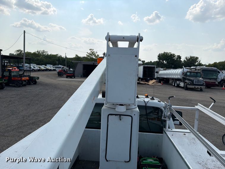 image for item FB5014 2011 Ford F450 Super Duty bucket truck
